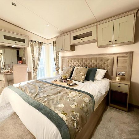 Stunning Caravan With Full Lake View At Southview Holiday Park Ref 33004Ml Skegness Exterior foto
